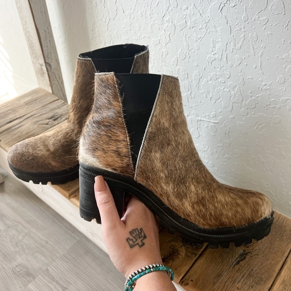Alcala’s Cowhide Boot, Size 8 - Picture 3 of 3